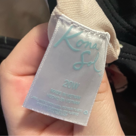 Kona Sol Plus Size Tankini Adjustable Shoulder Tie Black Floral Sewn in cups - Picture 2 of 3